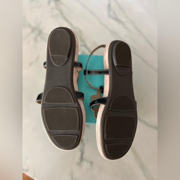Clarks Artisan  Sandals Sz 7 NWT - Picture 4 of 12